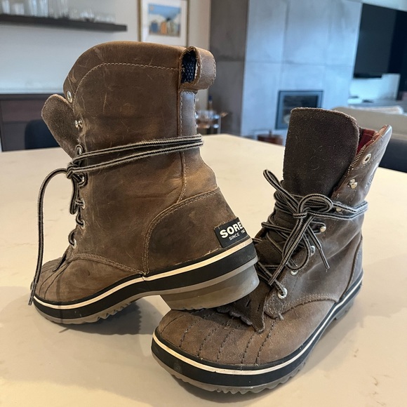 Sorel waterproof mid insulated boots size 7 - Picture 2 of 8